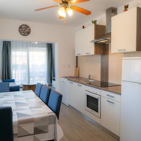 Apartments Zubcic Тисно Экстерьер фото