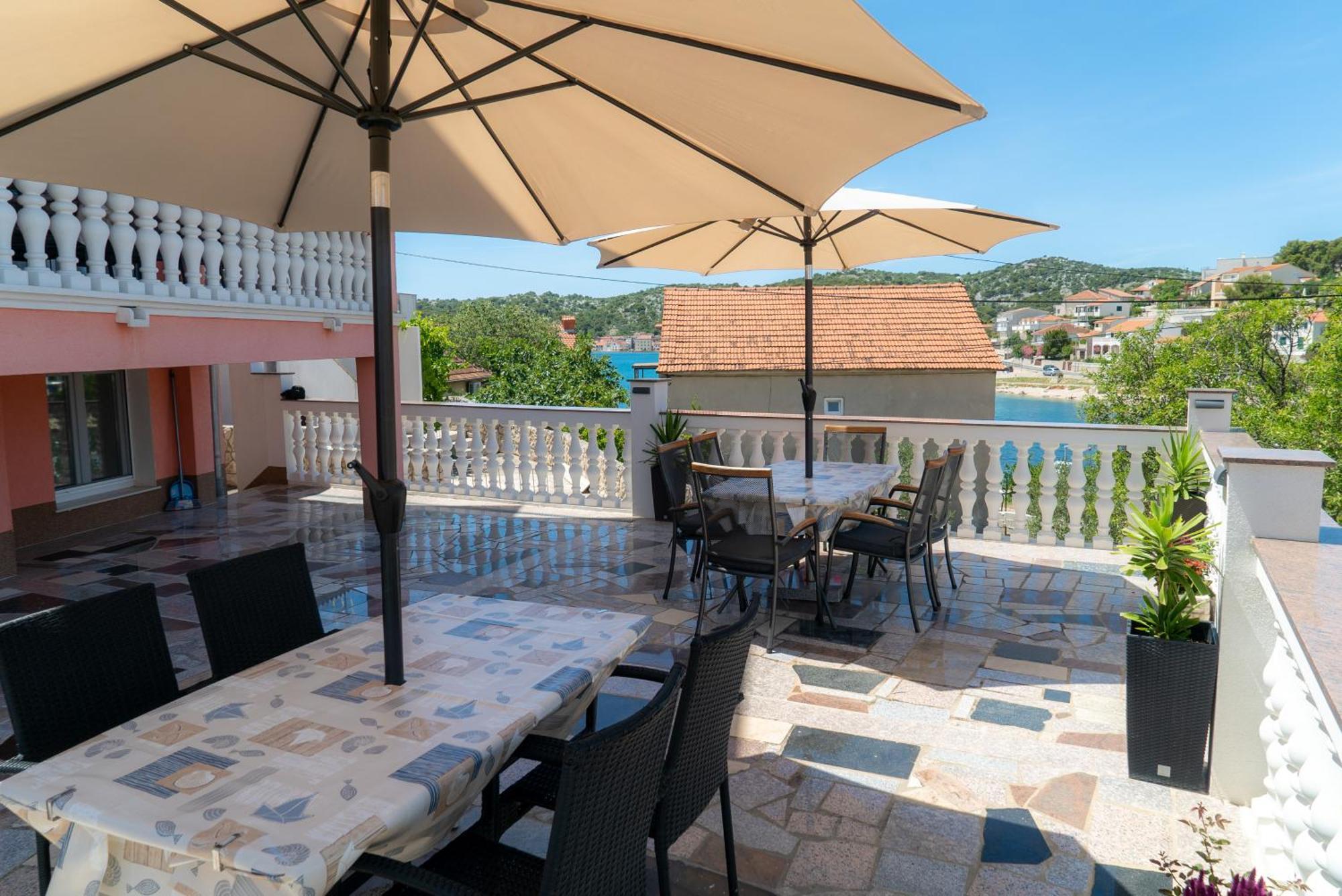 Apartments Zubcic Тисно Экстерьер фото