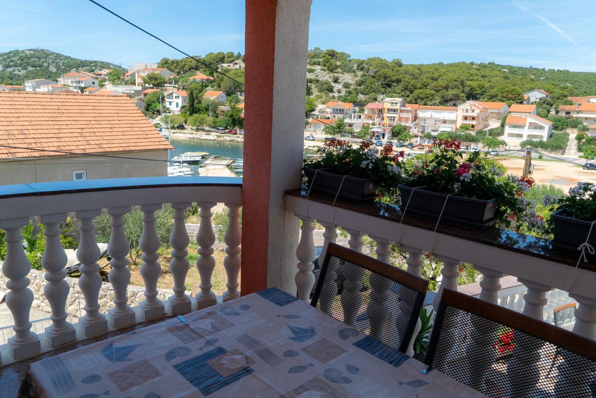 Apartments Zubcic Тисно Экстерьер фото