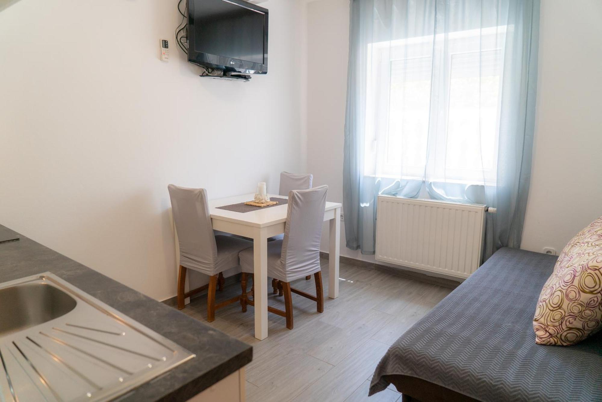 Apartments Zubcic Тисно Экстерьер фото