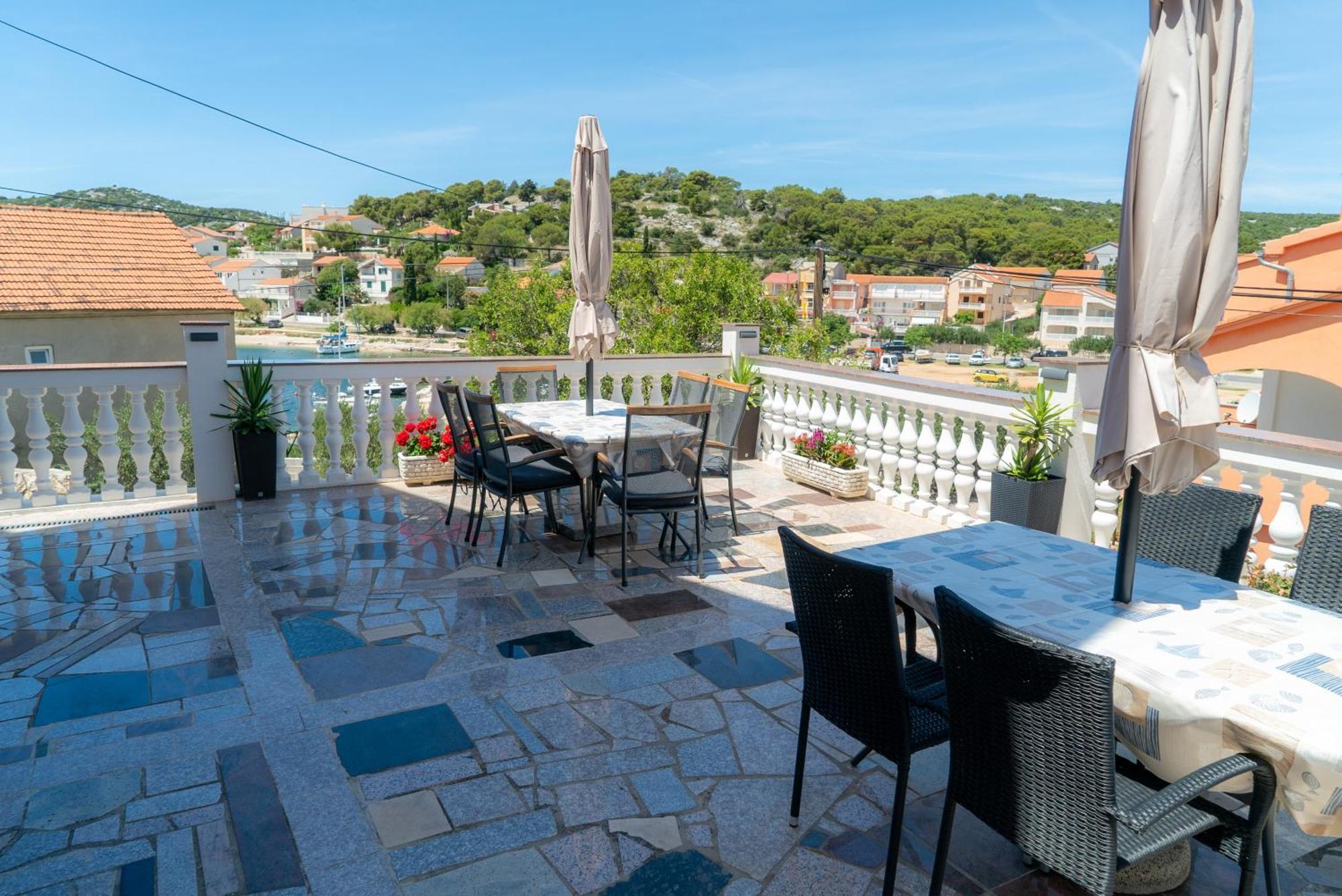 Apartments Zubcic Тисно Экстерьер фото